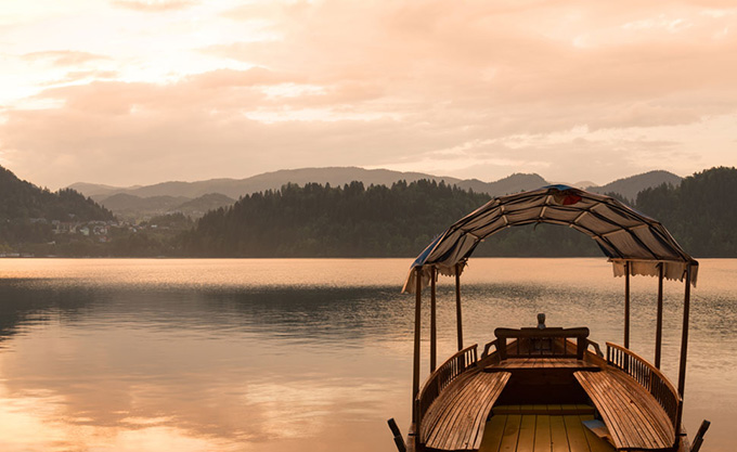 荣耀30S背部造型曝光:“金丝眼镜”加持 精致之感瞬间爆棚:开云电竞app下载安装(图3) 开云电竞官网